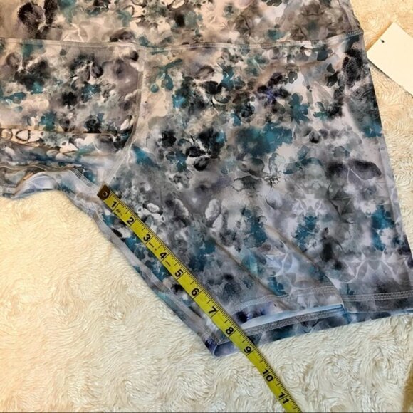 029 - 2021 Lululemon Align Short 8" Kaleidofloral Multi Size 20 - Picture 5 of 9